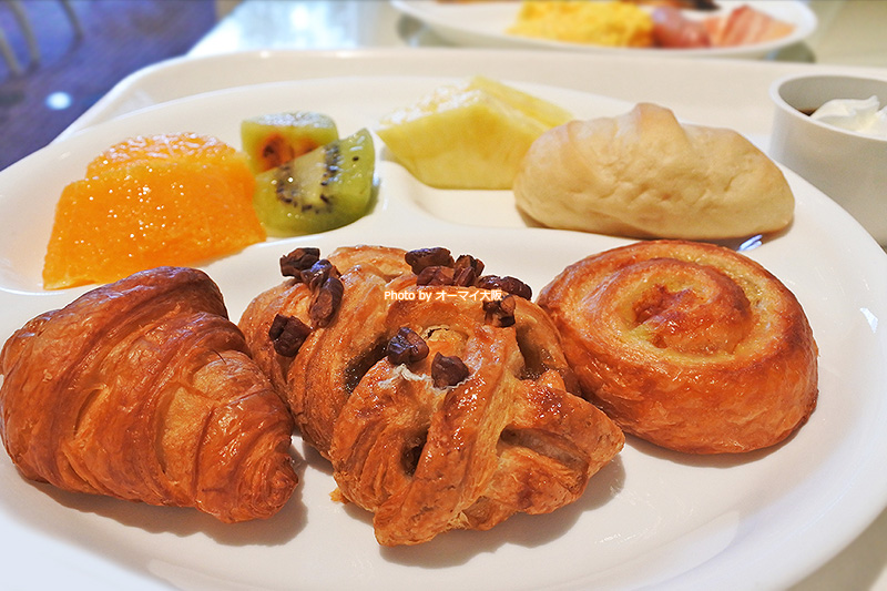 とてもおいしいパンが10種類くらい用意されていて「ホテルエルセラーン大阪」の朝食ブッフェのレベルの高さを感じられます。