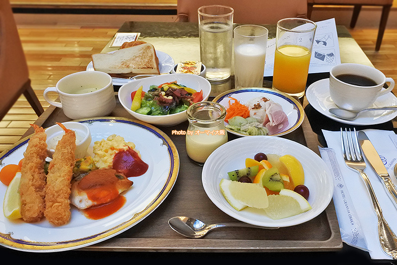 楽しみにしていた「ホテルグランヴィア大阪」の朝食は3種類のプレートでした。