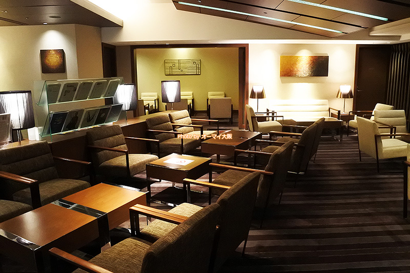2時間のカクテルタイムは「ホテルグランヴィア大阪」の最上階にある専用ラウンジが混み合います。