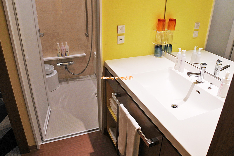 バスルームは洗い場ありのセパレートタイプで、ゆっくりと風呂を楽しめます。