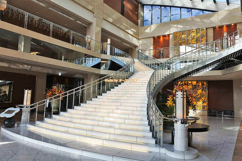 USJパートナーホテル「ホテル京阪ユニバーサルタワー」の美しい階段です。