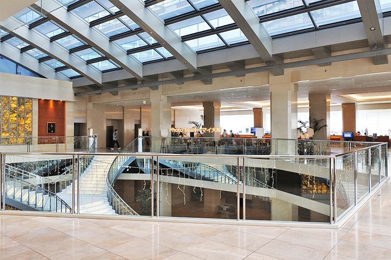 USJオフィシャルホテル「ホテル京阪ユニバーサルタワー」のフロントは4階にあります。