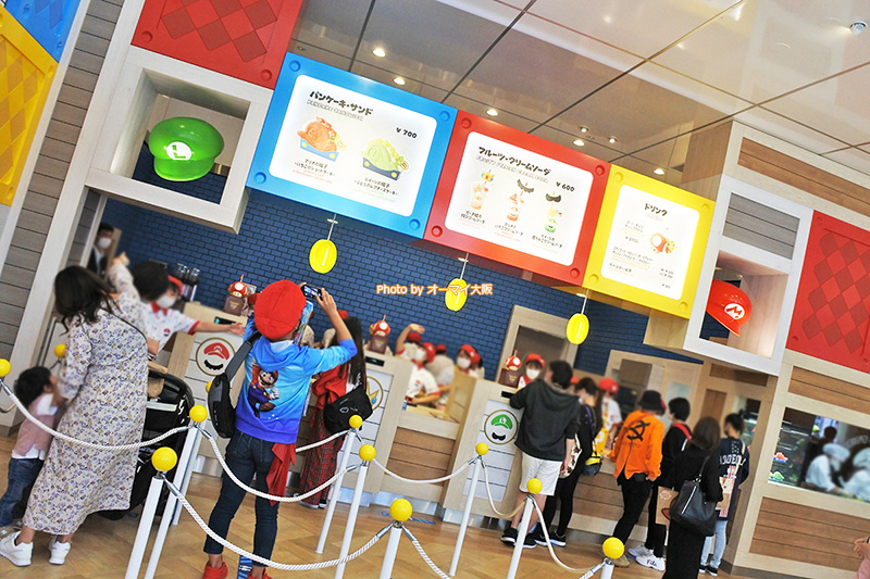 話題の「マリオカフェ&ストア」はものすごい活気でした。