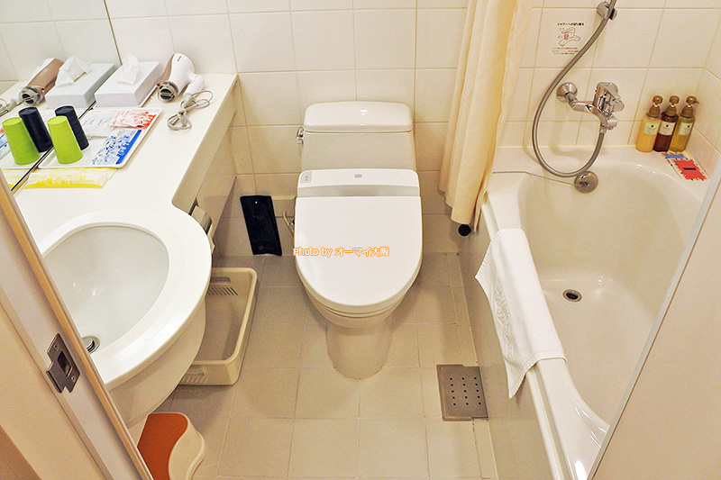 カジュアルダブルのバスルームはユニットバスを採用しています。