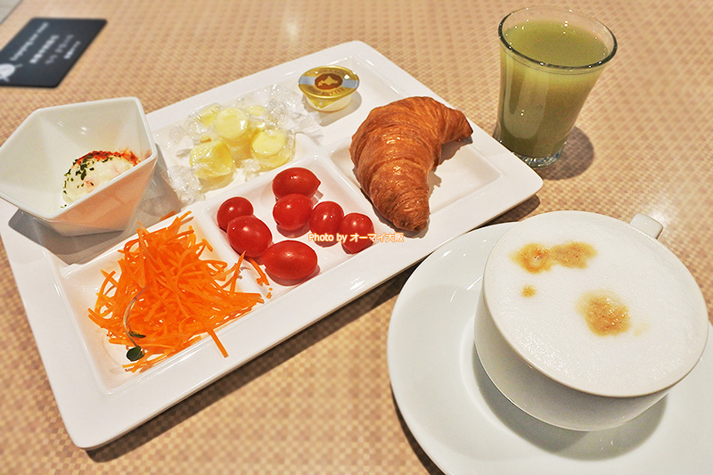 朝食ブッフェはあっさりしたメニューが並びます。