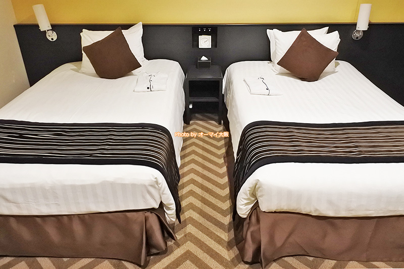 広いベッドが2つ設置されている「パークフロントホテル」の「シティビュールーム」です。