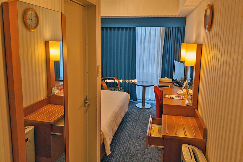 宿泊した「ホテル京阪ユニバーサルシティ」カジュアルダブルルームの入り口からの風景です。