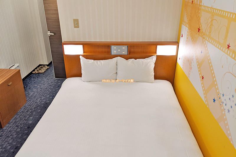カジュアルダブルのベッド幅は150センチで、広々と使えます。