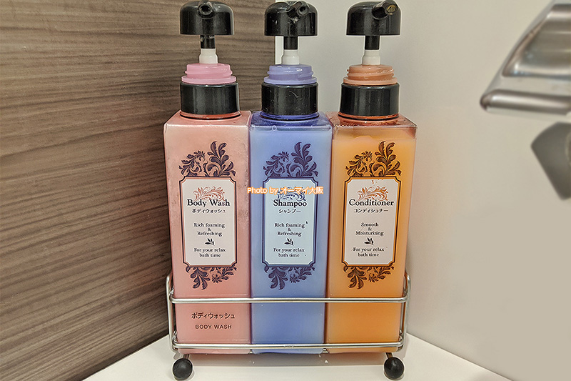 バスルームがキレイな「ホテル京阪ユニバーサルシティ」のシャンプーとコンディショナーとボディソープです。