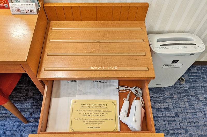 USJのオフィシャルホテル「ホテル京阪ユニバーサルシティ」のパジャマはロングのシャツタイプです。