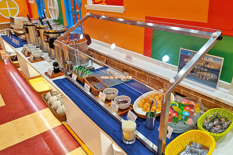 ライスやデザートは食べ放題のハーフブッフェです。