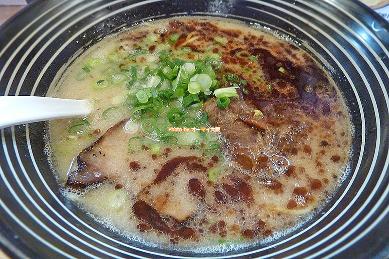人気店「麺や 七（なな）」の豚骨しょうゆラーメンは単品で680円です。