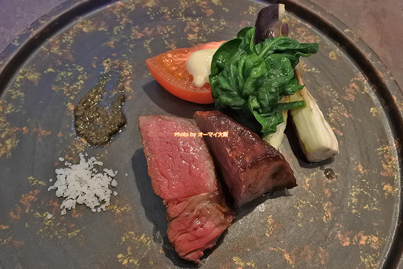 熟成肉ランチの厚切りステーキ。熟成肉の名店「又三郎」で人気の看板メニューです。