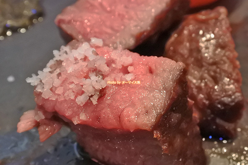 熟成肉の厚切りステーキを塩とブラックペッパーでいただきました。