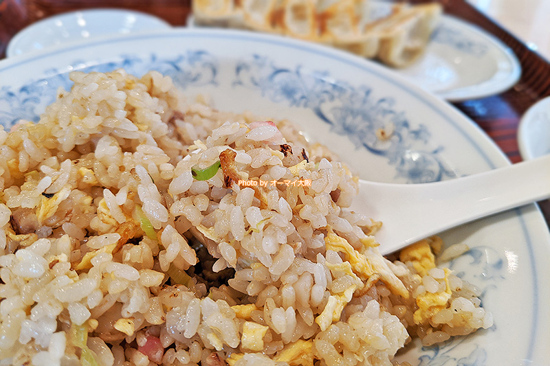 ボリューム満点の「ぎょうざの満州」の大盛りチャーハンです。