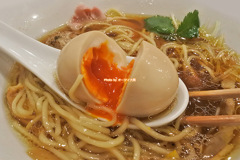 大好きな味玉を食べたくて「味玉中華そば」を注文しました。