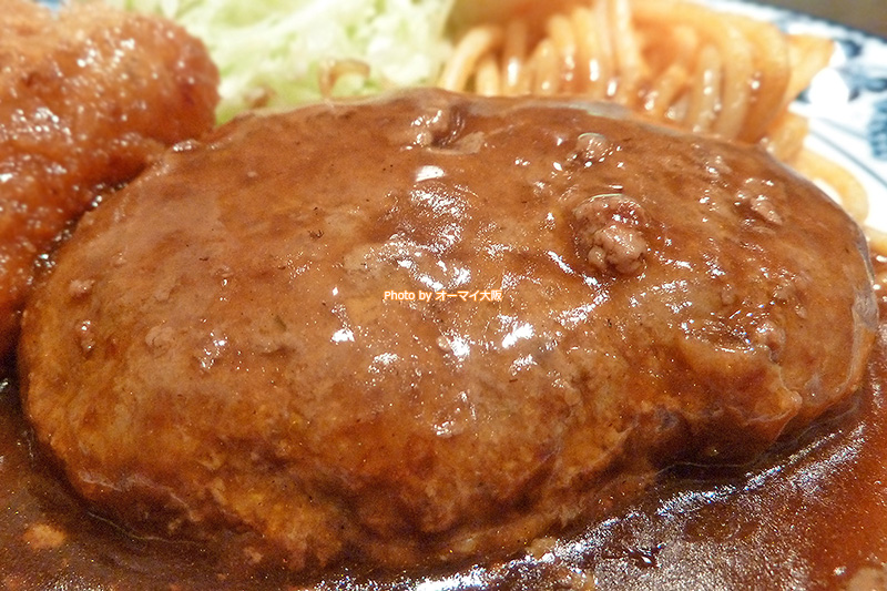 洋食「重亭」のハンバーグはビジネスパーソン、観光客のみんなに愛されるハンバーグです。