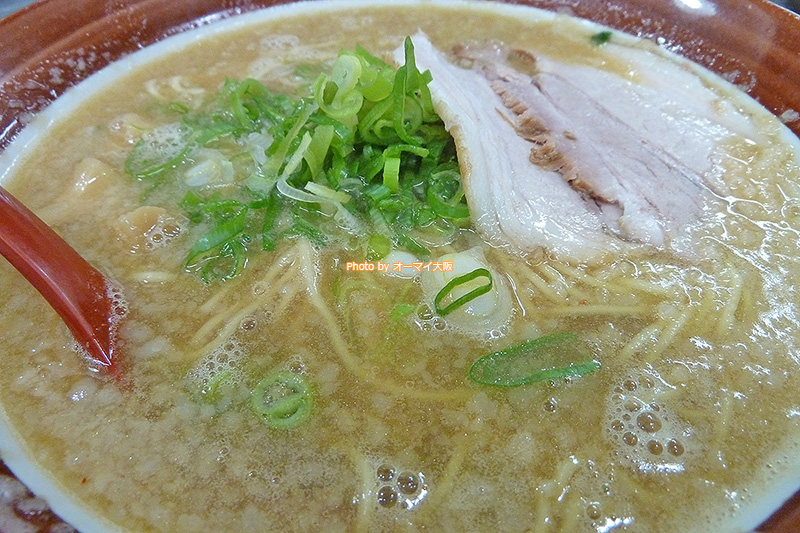 黒潮ラーメン「寳 道頓堀店」の宝ラーメンは650円です。鶏ガラベースのラーメンです。