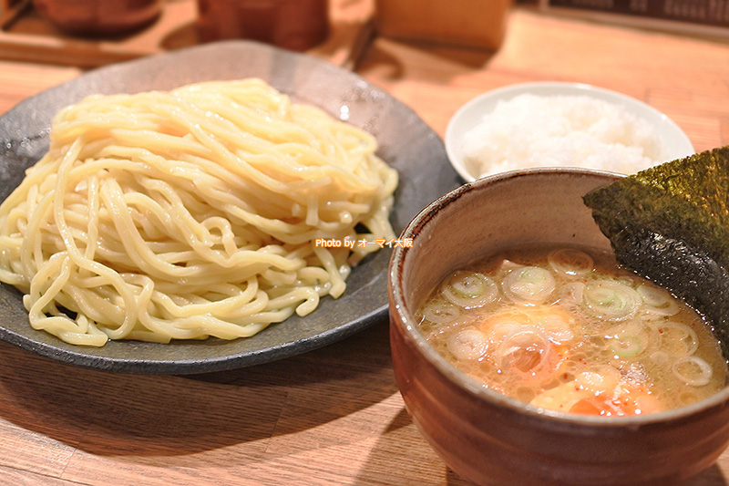 記念すべき「やすべえ 道頓堀店」の初ランチは、つけ麺と味玉を注文しました。