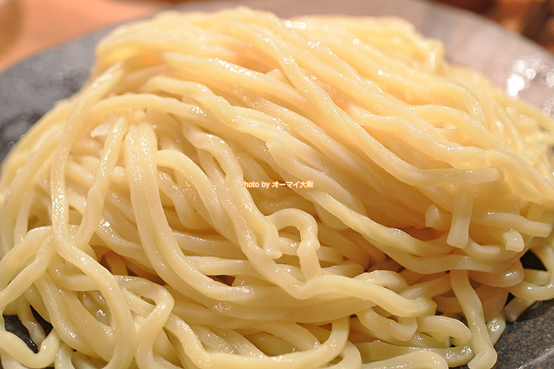 つけ麺「やすべえ」の自慢は、何と言ってもモチモチの自家製麺です。