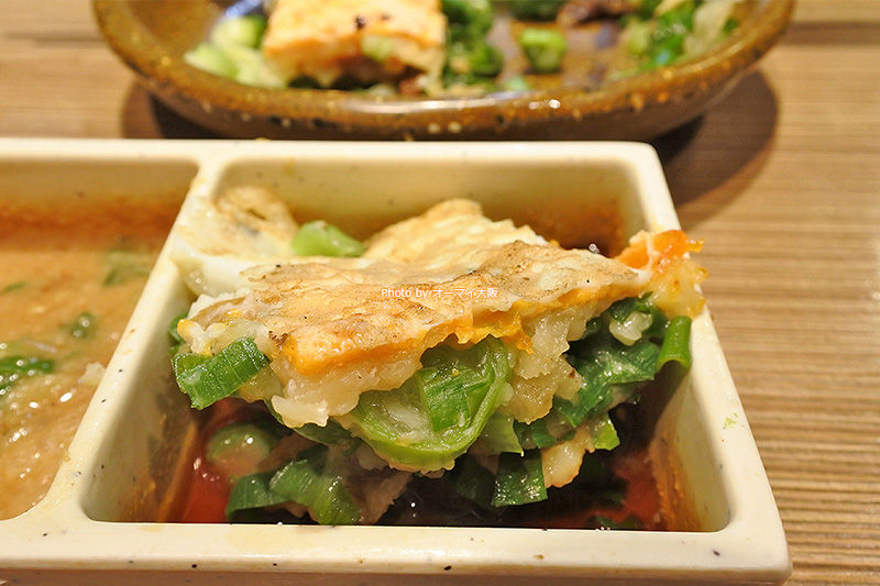 2種類のソースで味わう「味乃家」の「牛スジねぎ焼き」です。