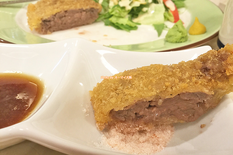 ステーキ「勘之助本舗（かんのすけほんぽ）」のビフカツを食べて、ビフカツを塩で食べてもおいしいことがわかりました。