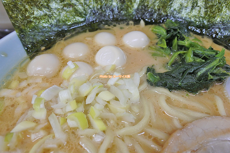 豚骨味噌ラーメンのトッピングは「魂心家」のオーソドックスなトッピングです。