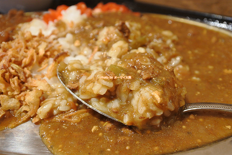 カレーのセルフサービスという新しいジャンルに挑戦する「マッハ」。長く続いてほしいユニークなカレー食堂です。