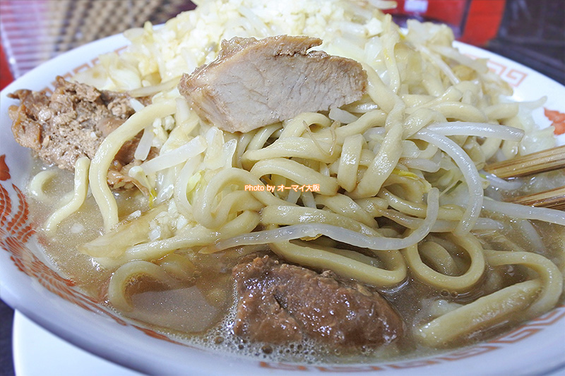 味もコスパもすばらしい「ドカ盛マッチョ 」。裏なんばという立地を考えると、破格のコスパではないでしょうか?