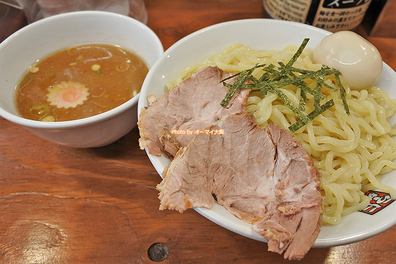煮干しラーメン「玉五郎」の大盛り特製つけ麺です。1130円は大阪の平均ランチ価格からすると、少し高いでしょうか？