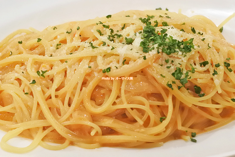 人気店「俺のフレンチ・イタリアン」のウニのクリームパスタ。女性なら、2人でシェアしても十分なボリュームです。
