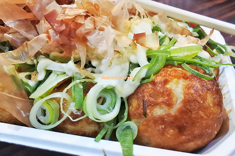 ネギをトッピングすると「わなか」のたこ焼きが食べやすくなります。