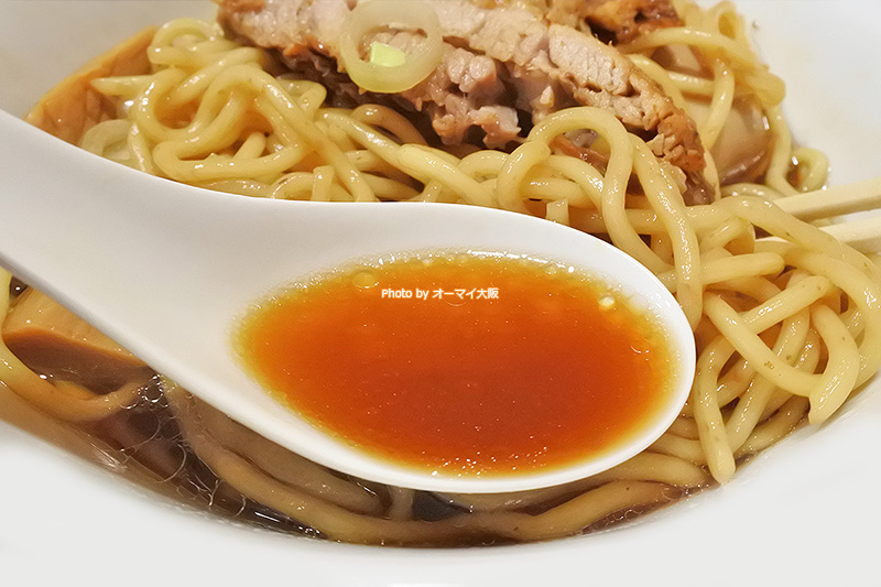 スープに対するこだわりが「人類みな麺類」の人気の秘密です。