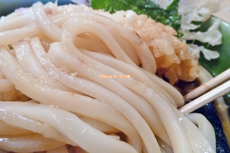 行列ができる絶品うどんの名店「ゆきの」。ランチタイムは行列を覚悟しましょう。