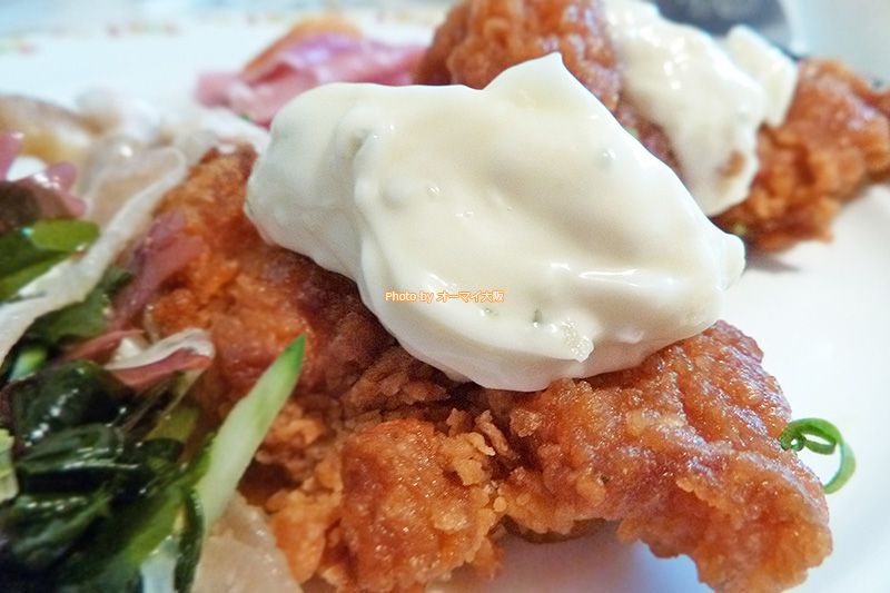 ホテル日航大阪「セリーナ」のチキン南蛮です。宮崎を代表する郷土料理のチキン南蛮をたっぷりのタルタルソースでいただきます。