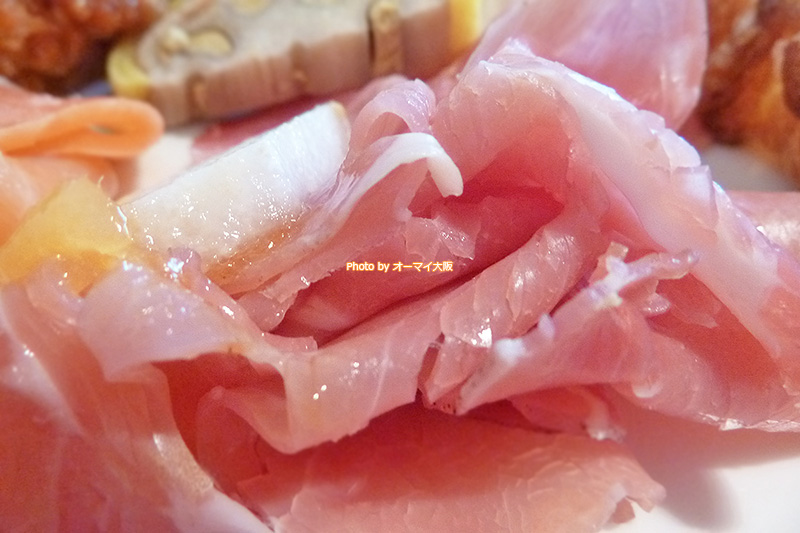 ホテル日航大阪「セリーナ」の生ハムです。九州の料理だけでなく、ビュッフェの定番メニューも充実しています。