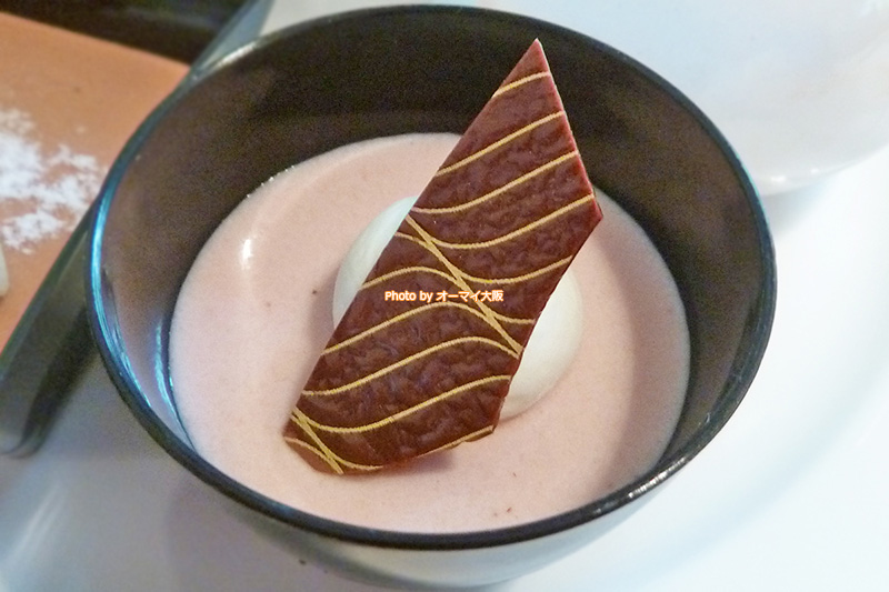 ホテル日航大阪「セリーナ」のスイーツをしっかりといただきました。