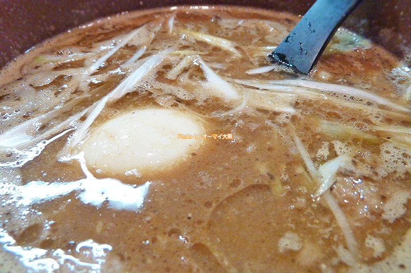 人気のラーメン店「麺屋 彩々」で食べた味噌つけ麺はめちゃめちゃ濃厚でした。