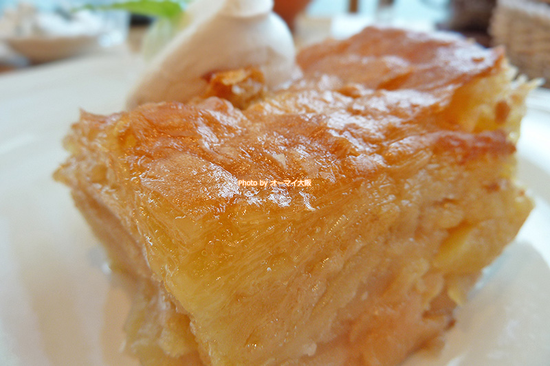 肉厚なアップルパイは「アフタヌーンティー ティールーム グランフロント大阪店」の看板メニューです。