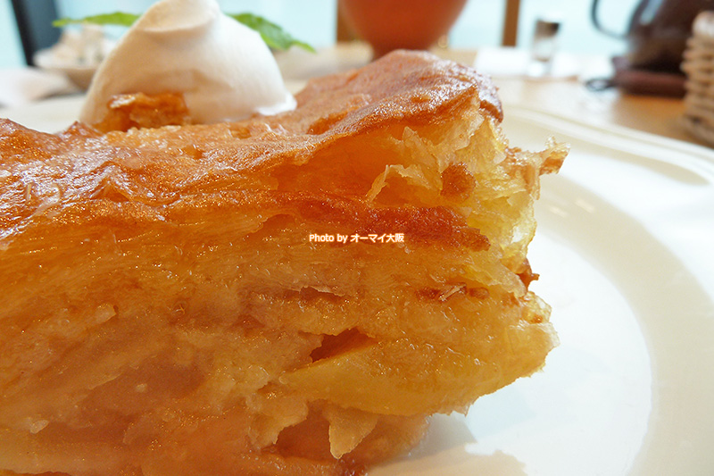 リンゴの果肉のうま味が詰まっている「アフタヌーンティー ティールーム グランフロント大阪店」のアップルパイです。