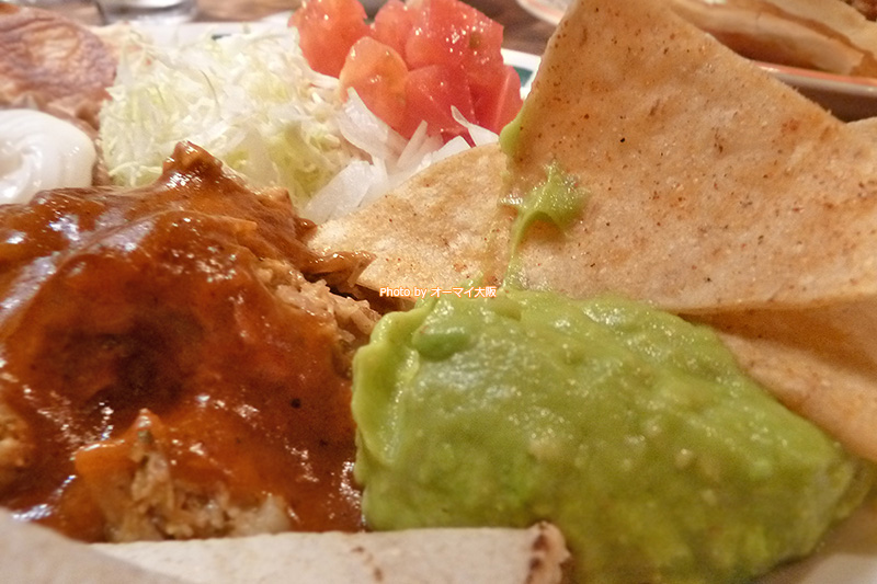 メキシコ料理店「エルパンチョ」のディップはナチョの相棒。たっぷりと付けて、味わいたいディップです。