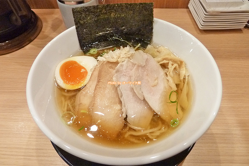 盛りつけが美しい「和人」の看板メニュー。迷ったら「和人らーめん」がおすすめです。