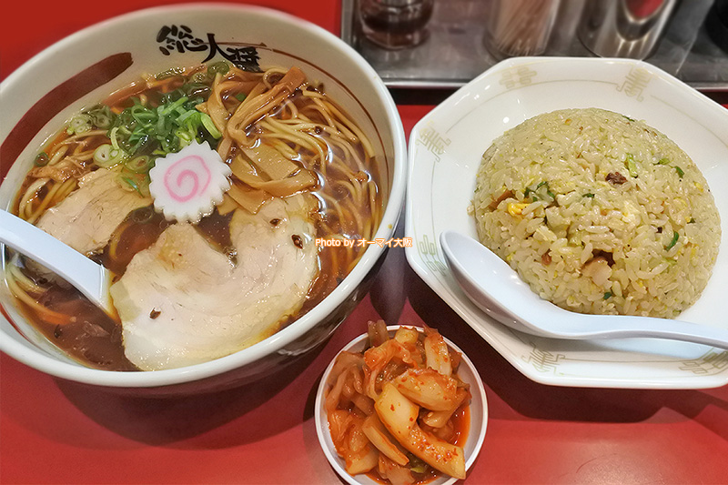 みんな大好き「総大醤」の醤油ラーメンとチャーハンのセットです。