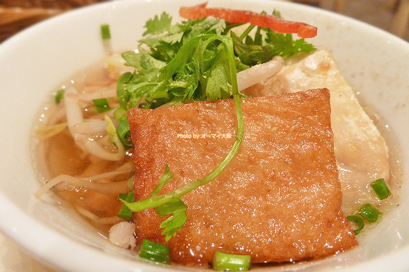 ルクア大阪の10階にある「マンゴーツリーカフェ大阪」はランチに、ディナーに使い勝手に優れたタイ料理店です。