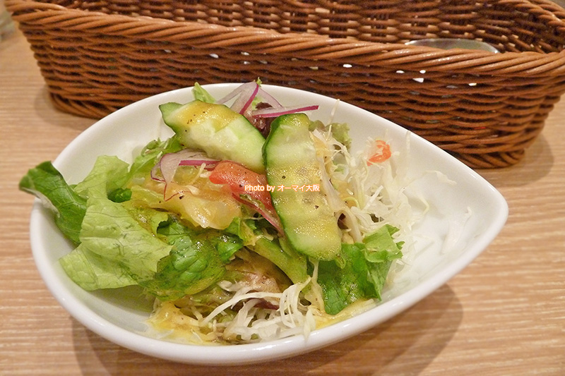 サラダも充実している「マンゴーツリーカフェ大阪」。タイ料理は栄養のバランスがすばらしいです。
