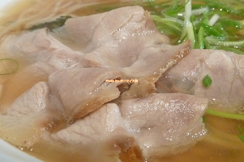 シンプルを極めた「大阪 麺哲」の醤油ラーメンです。