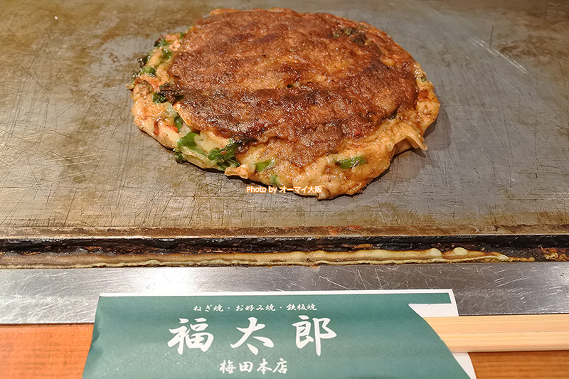 お好み焼き「福太郎 梅田本店」で味わう豚ネギ焼きです。