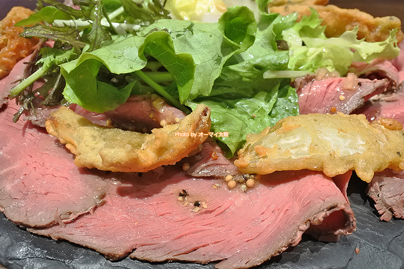 人気のビストロ「俺のフレンチ 梅田」の冷製ローストビーフはローストビーフの概念が覆る絶品のローストビーフです。