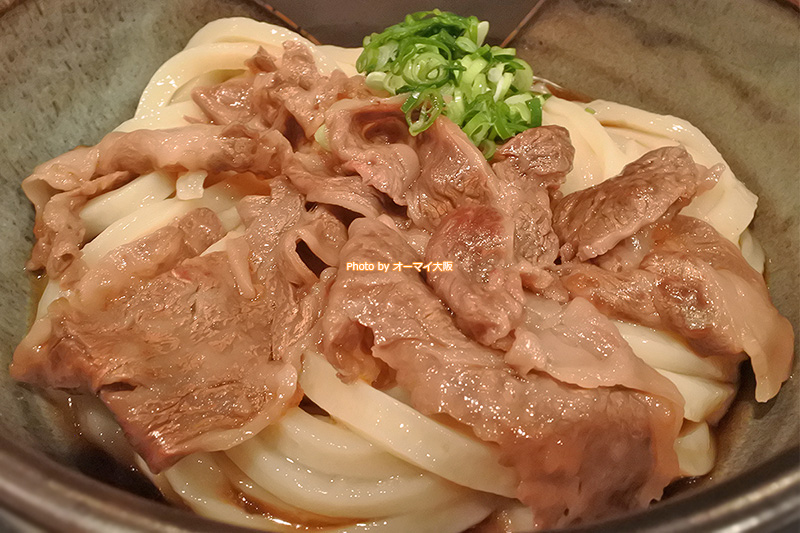 牛肉を店内でさばいている「うだま」。食材に対する情熱がすごいです。