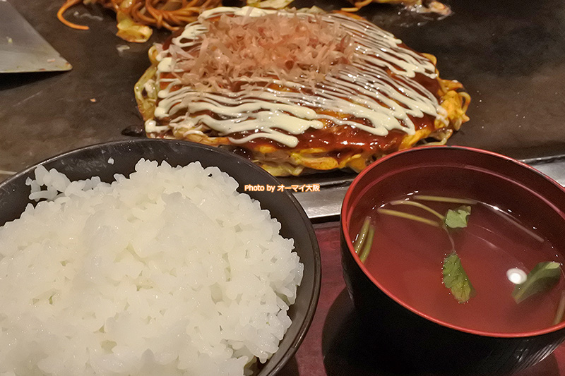 お好み焼き「ゆかり 曾根崎本店」ではじめて注文した「広島焼きランチ」です。